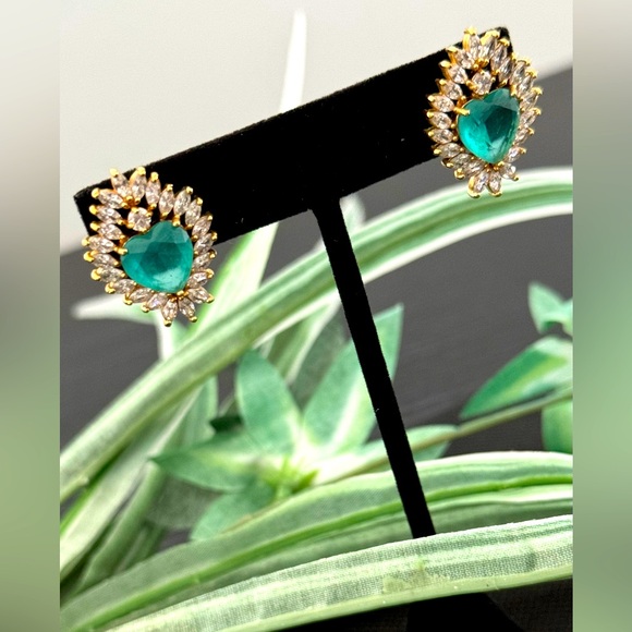 Emerald Stone with Zircon Earrings. - Picture 2 of 3
